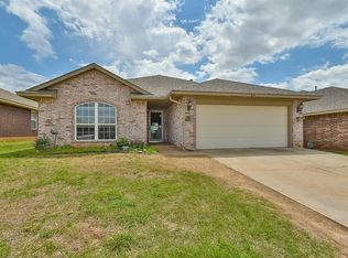 614 SW 38th Pl, Moore, OK 73160