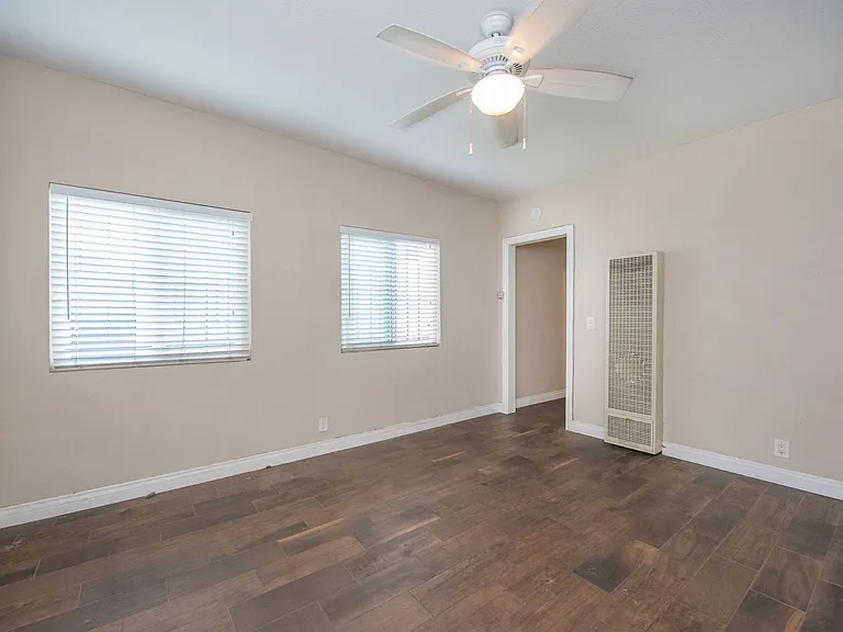 12511 Columbia Way — Photo 3