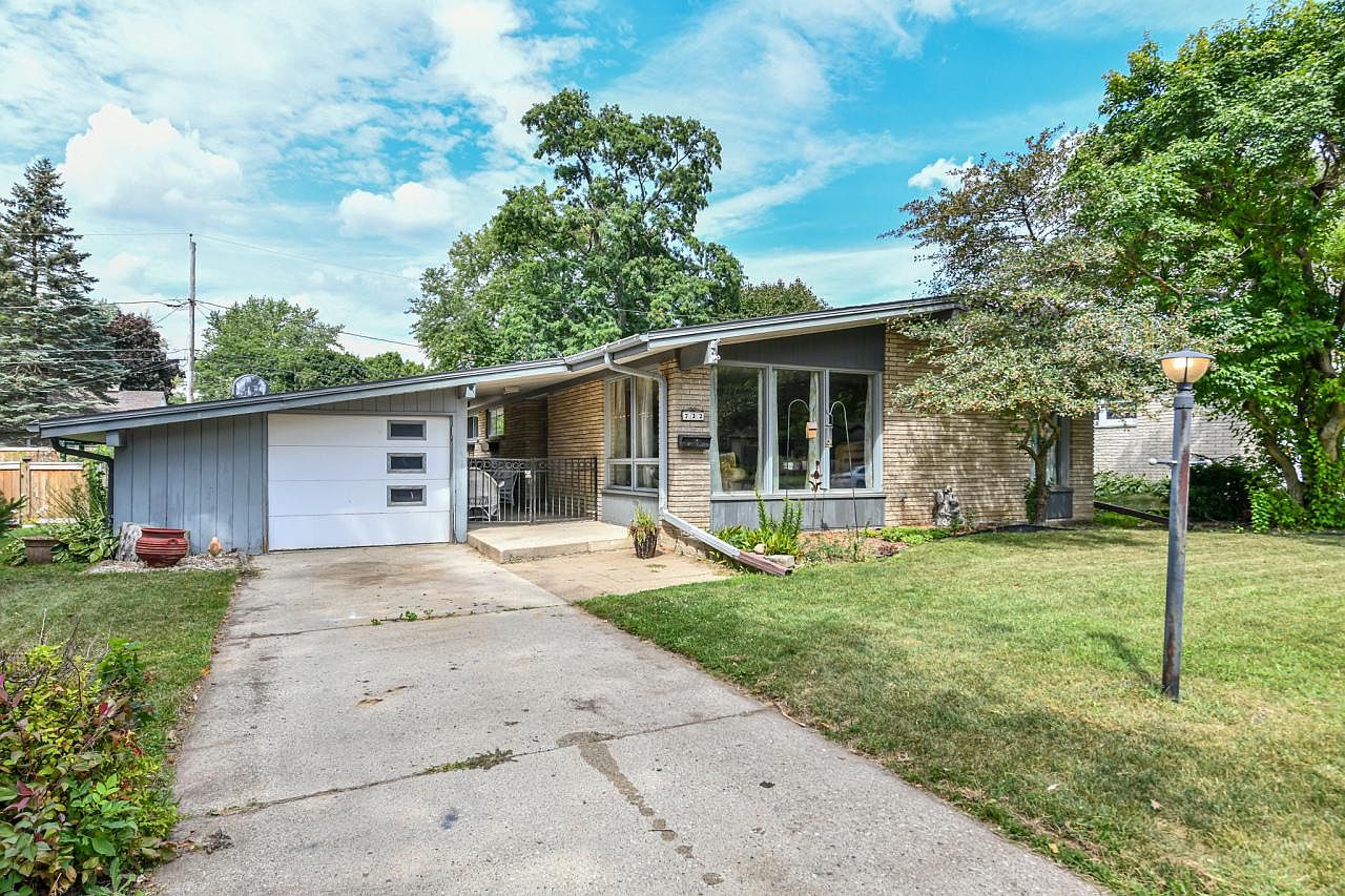 722 Oak St, South Milwaukee, WI 53172 Zillow