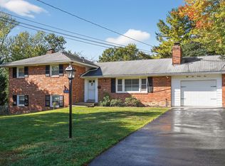 5929 Merritt Pl, Falls Church, VA 22041