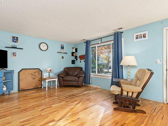 3rd image of 12814 NE 39th St