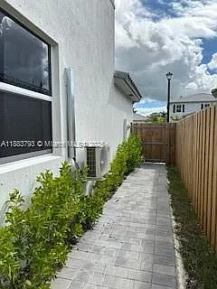 Keys Gate North — Photo 2