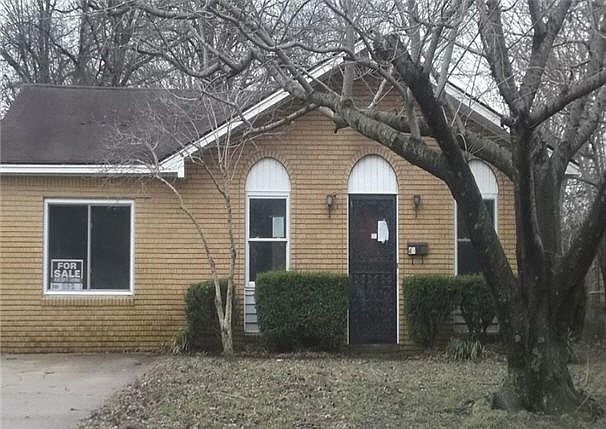 1st image of 811 Mayfair Ln