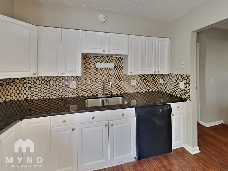 830 Upwoods Dr — Photo 3
