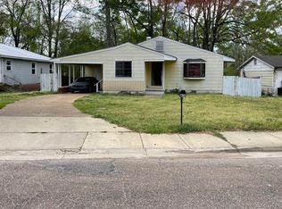 65 Calhoun St, West Point, MS 39773