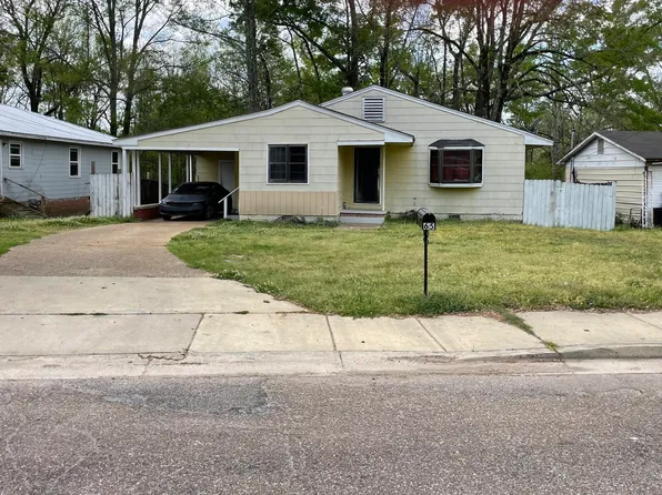 65 Calhoun St, West Point, MS 39773