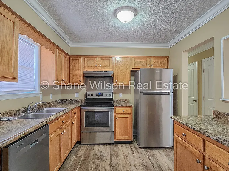 213 Ridgewood Cir — Photo 2
