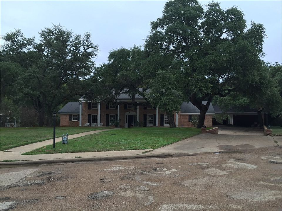 1st image of 744 Westwood Dr