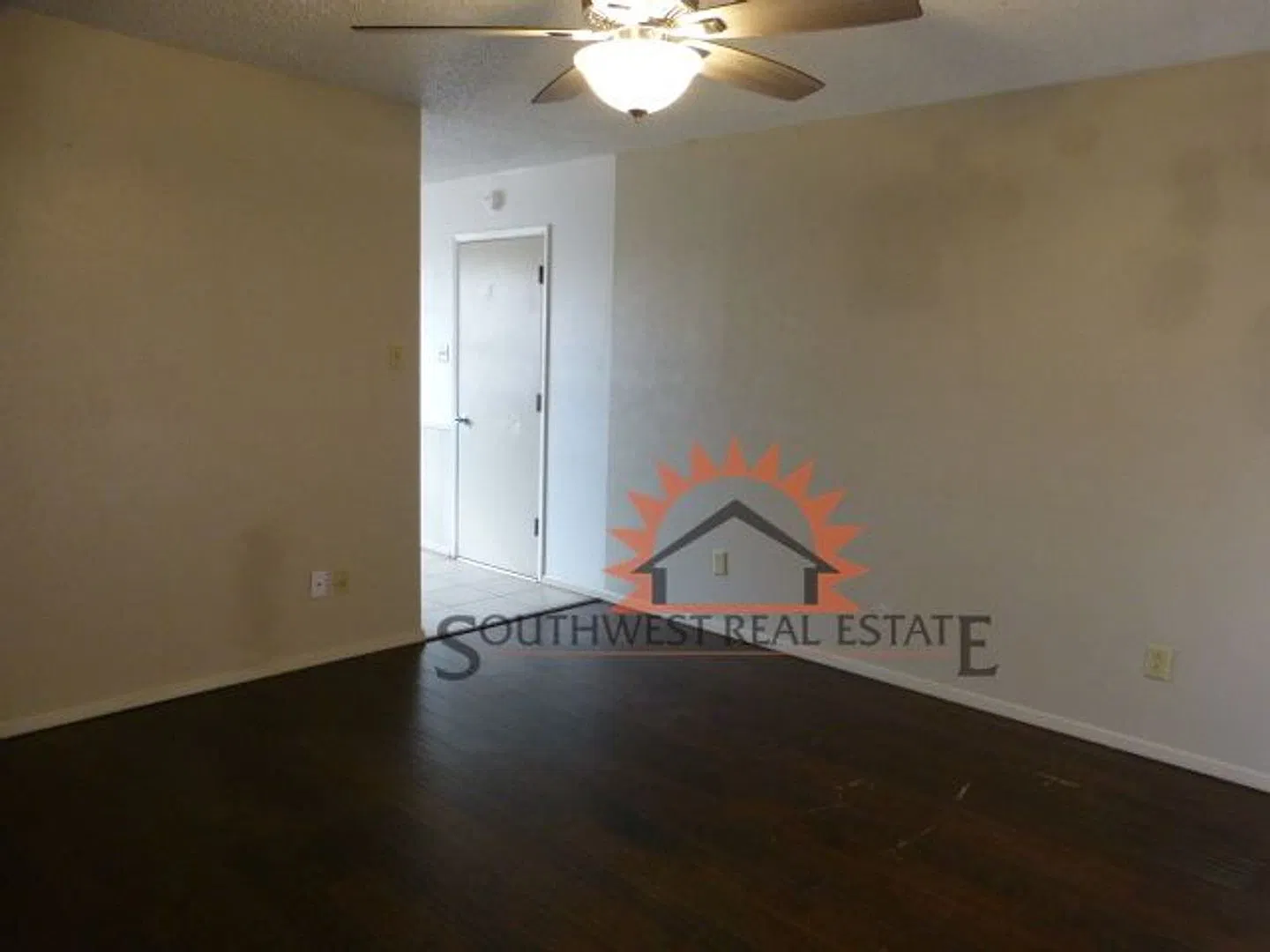 Cute 3 bedroom 1 bath one car garage — Photo 3