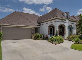 102 Autumnbrook Dr, Broussard, LA 70518