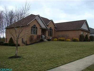1st image of 32 Woodlake Trl