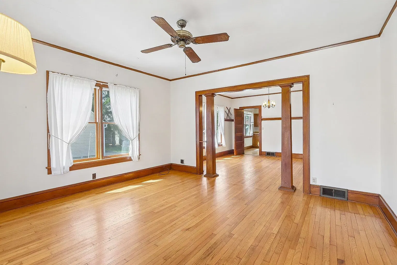 4 bed, 2000 sqft, $2,575 — Photo 2