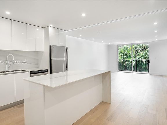 3rd image of 17109 N Bay D606