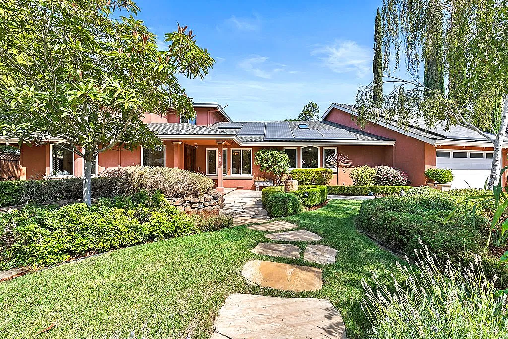 1400 Montclaire Pl photo 1