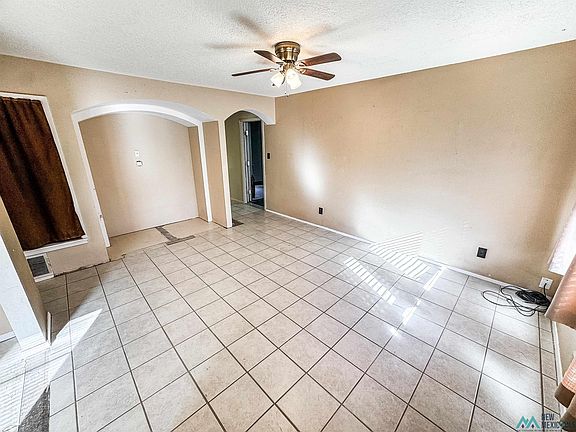 3rd image of 522 W Coal Ave
