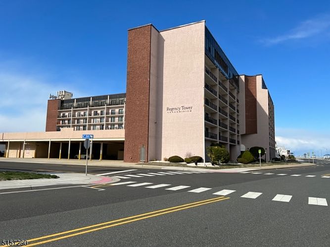 1st image of 500 Kennedy Dr #526