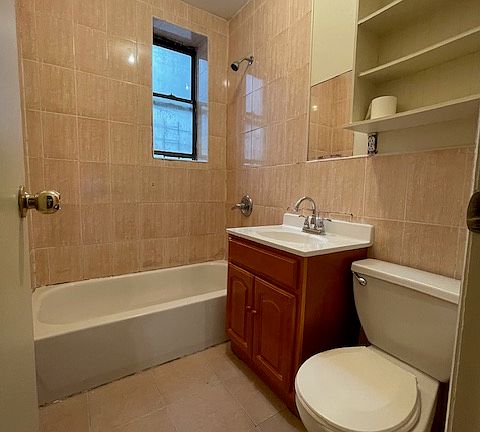 3rd image of 902 42nd St #B2