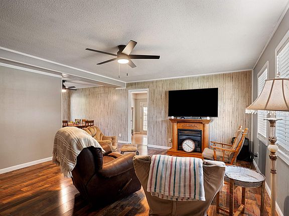 4th image of 301 Winchester St
