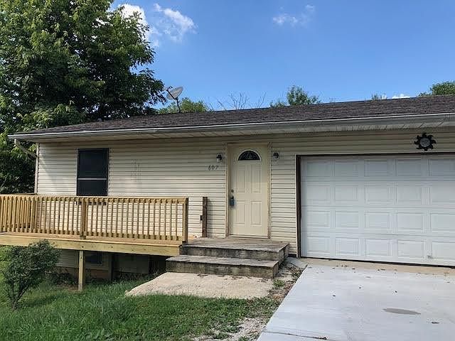 1st image of 607 E Moody Dr