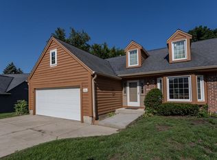 3721 S Oakbrook Dr, Milwaukee, WI 53228