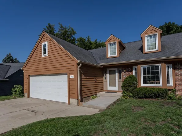 3721 South Oakbrook DRIVE, Greenfield, WI 53228