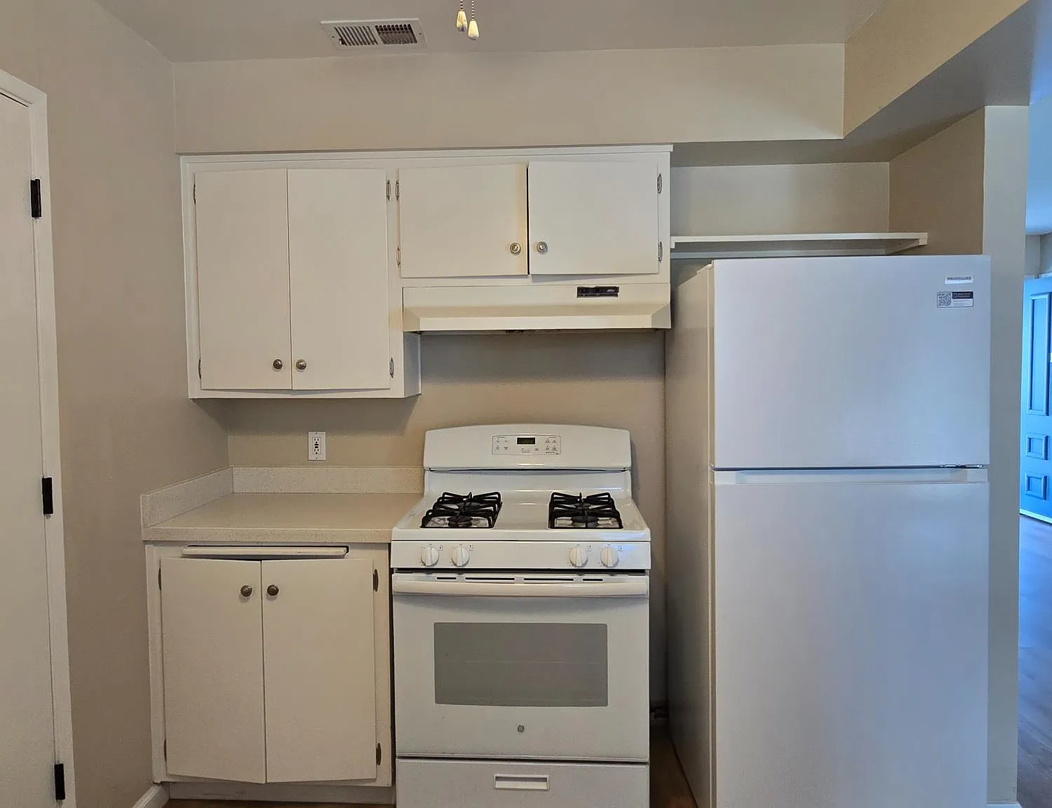 2 bed, 918 sqft, $2,200 — Photo 4