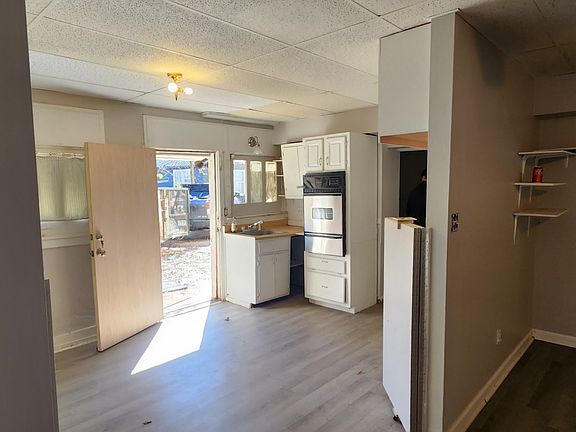 Small kitchen with oven.