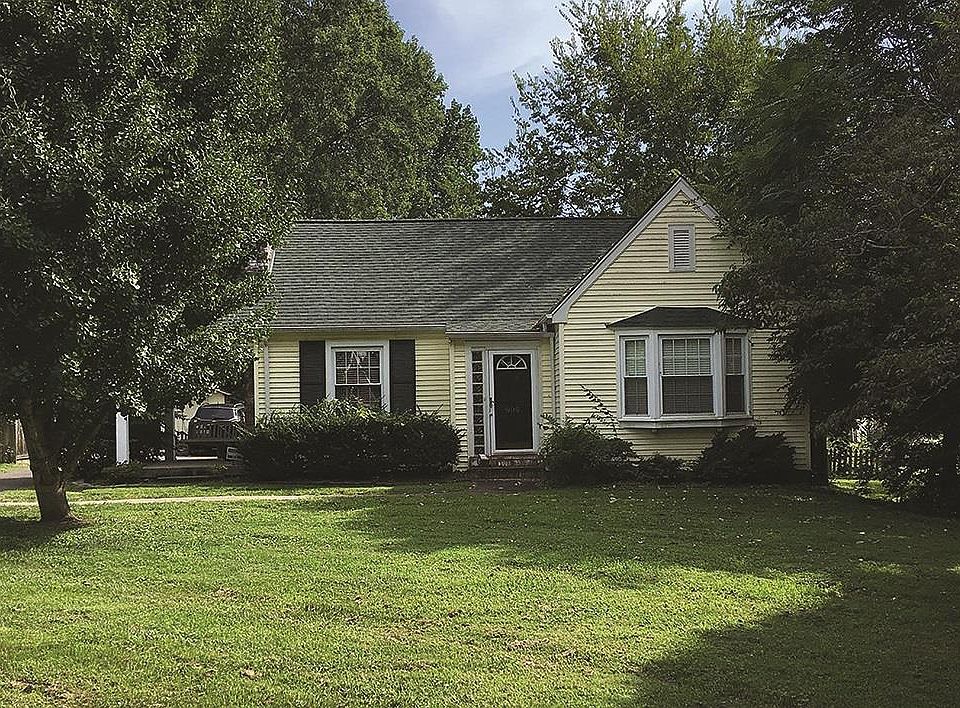 1st image of 909 Winston Pl