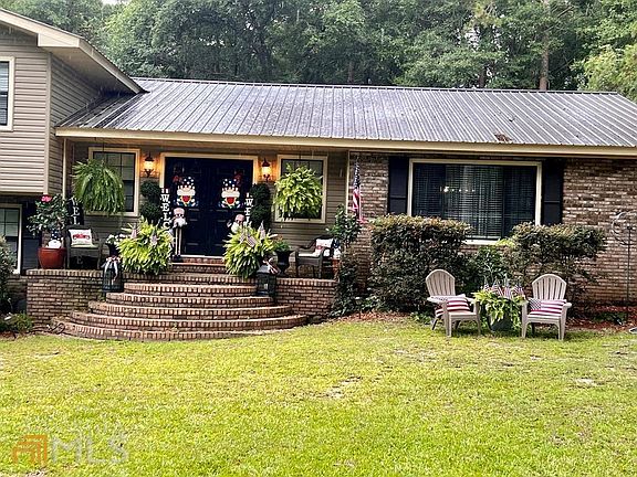 2nd image of 801 Greenwood Dr