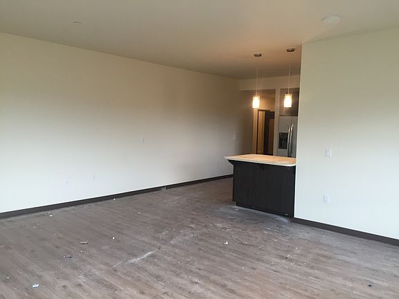 4th image of 736 8th Ave NE Unit 319