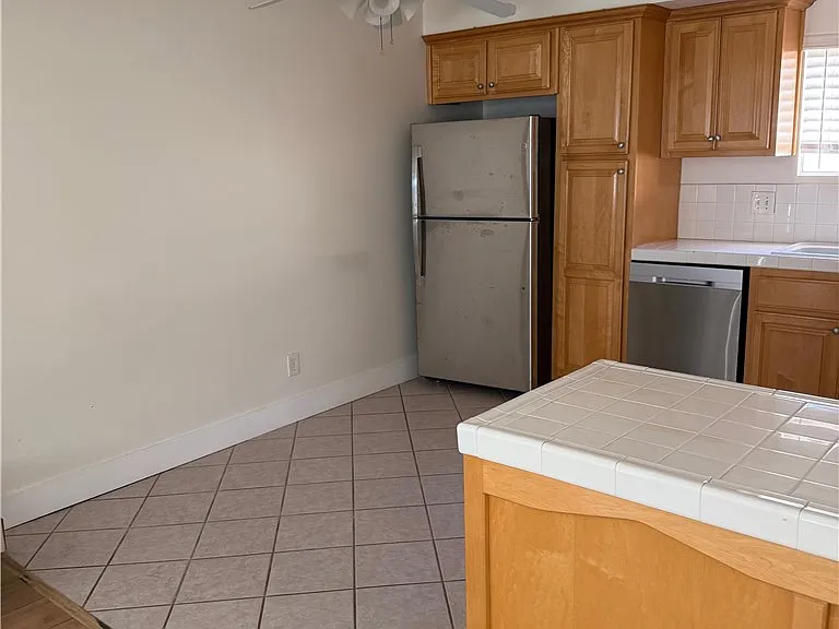 2617 Rockefeller Ln #C — Photo 24