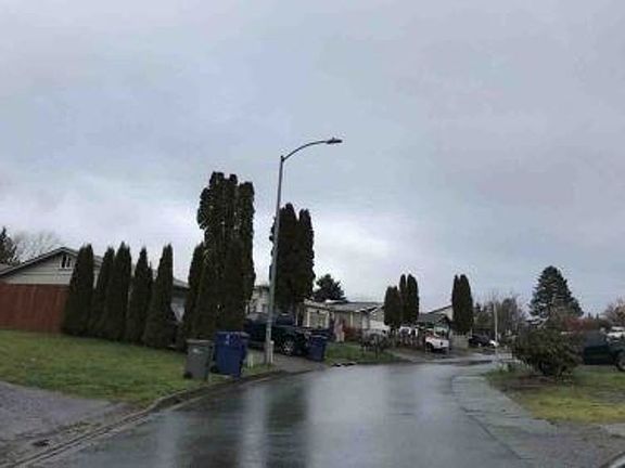 Exterior Neighborhood (street photo)