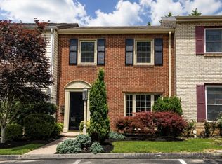 17904 Hickory Ln, Hagerstown, MD 21740