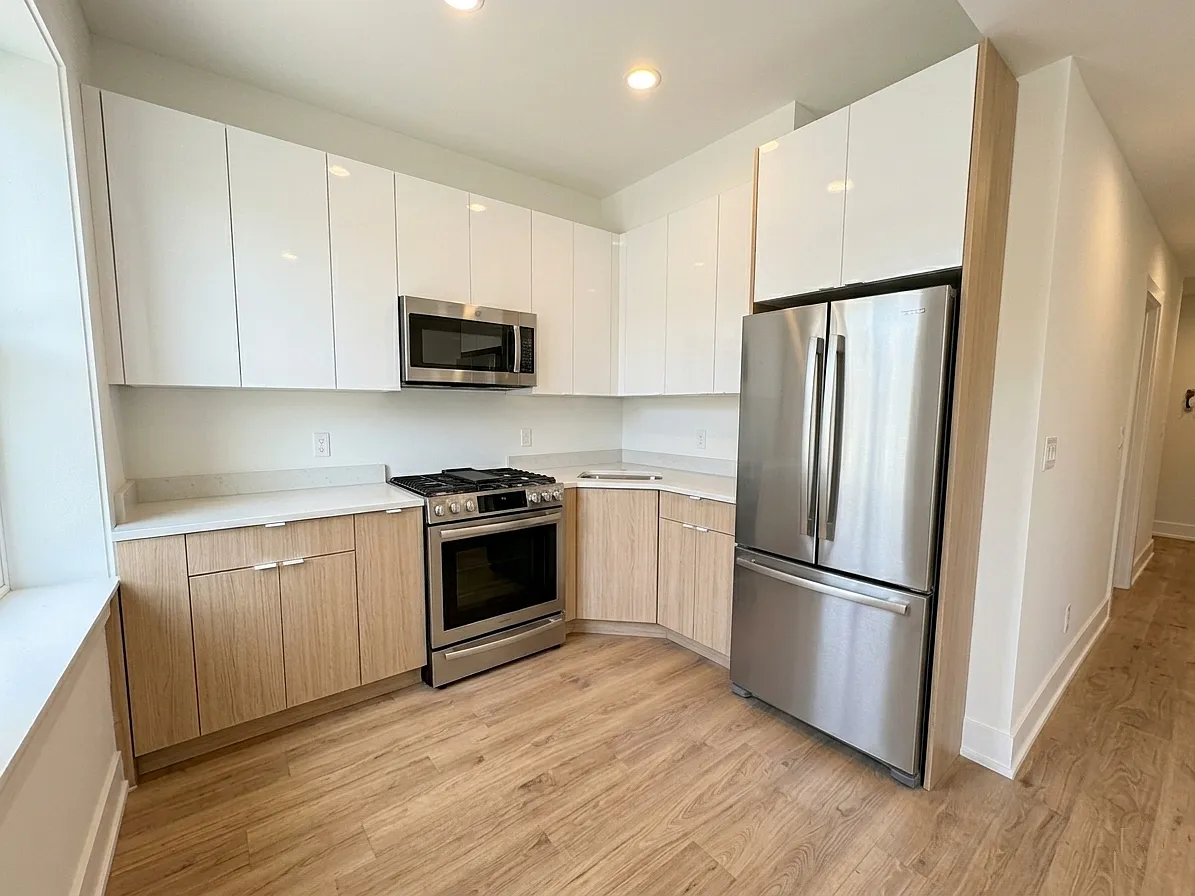Building Photo - 1317 N Ashland Ave #2F