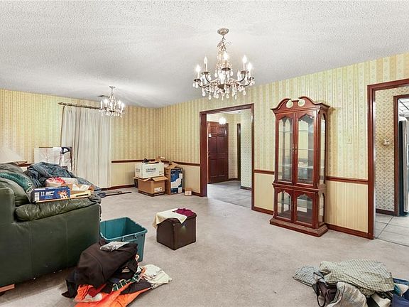 5th image of 909 Marlene Dr