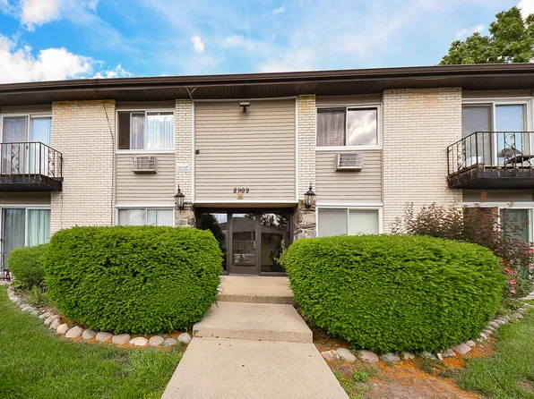 8999 Kennedy Dr APT 2B, Des Plaines, IL 60016