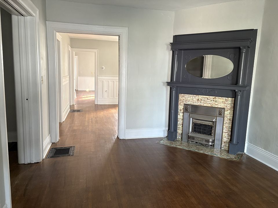 2nd image of 481 7th St #1