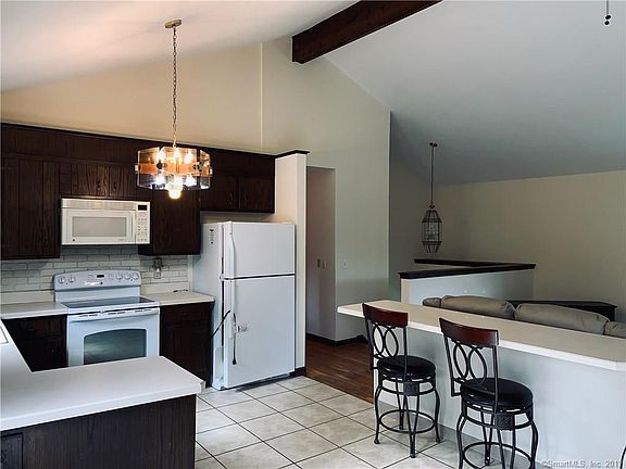 5th image of 19 Wigwam Dr