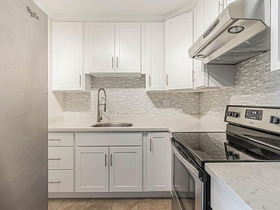 3rd image of 1614 Hudson St APT 318