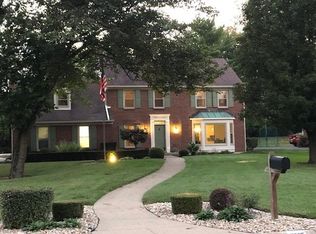 7985 Hunters Ridge Dr, West Chester, OH 45069