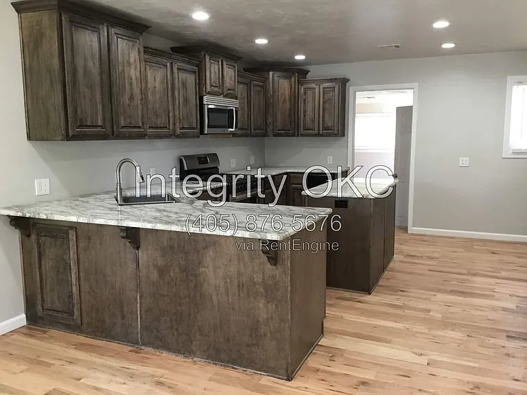 547 E Grumman Dr — Photo 3