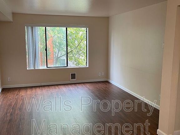 3rd image of 321 10th Ave Unit 323