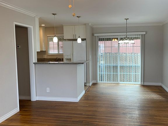 3rd image of 2936 W Princeton Ave