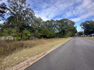 398 Lee Ave, Crestview, FL 32539