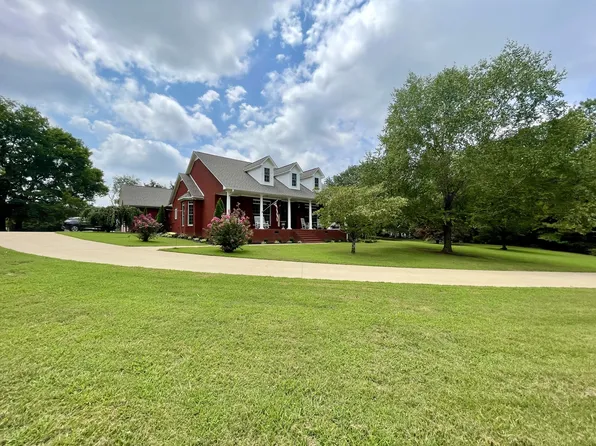 106 Wade St, Saint Joseph, TN 38481