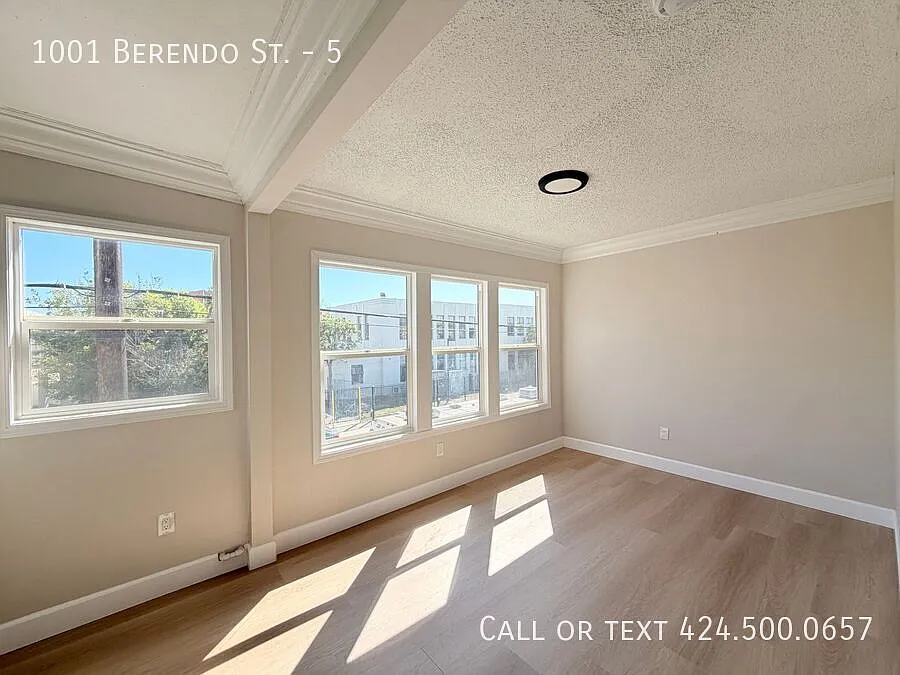 Renovated & Extra Spacious 3bd/1ba | 1 Free Month — Photo 3