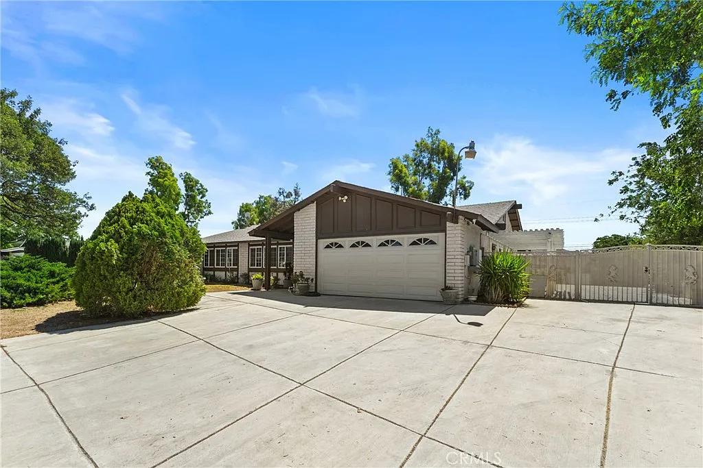 4 bed, 2013 sqft, $4,000 — Photo 3