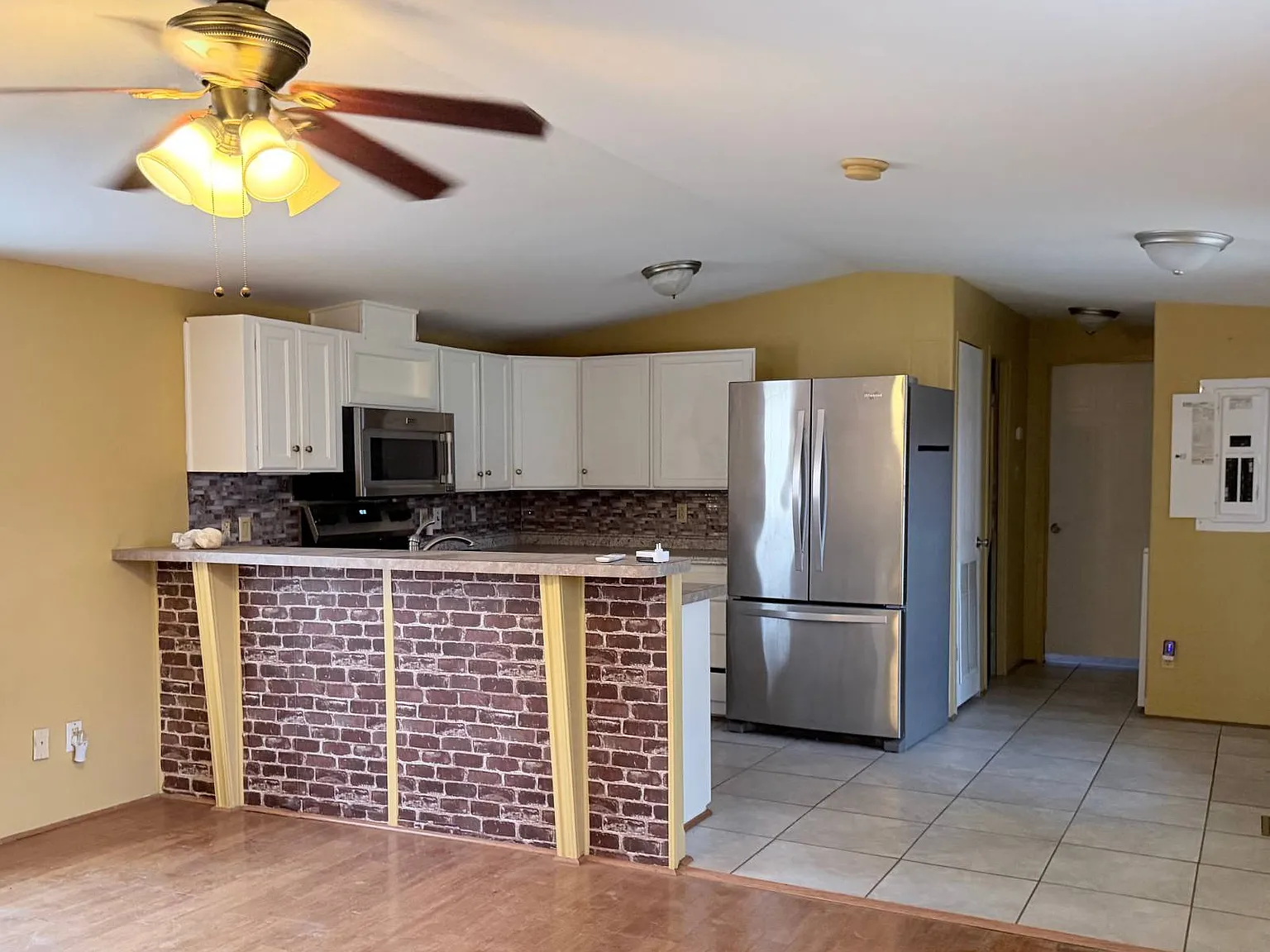 2 bed, 1.0 bath, 720 sqft, $950 — Photo 1