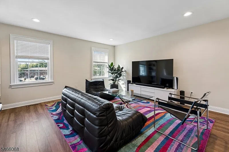 3 bed, 3.5 bath, $7,000 — Photo 4