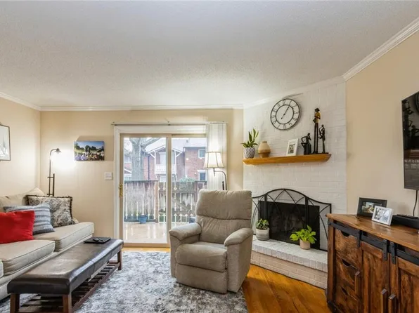 5616 W 97th St, Overland Park, KS 66207